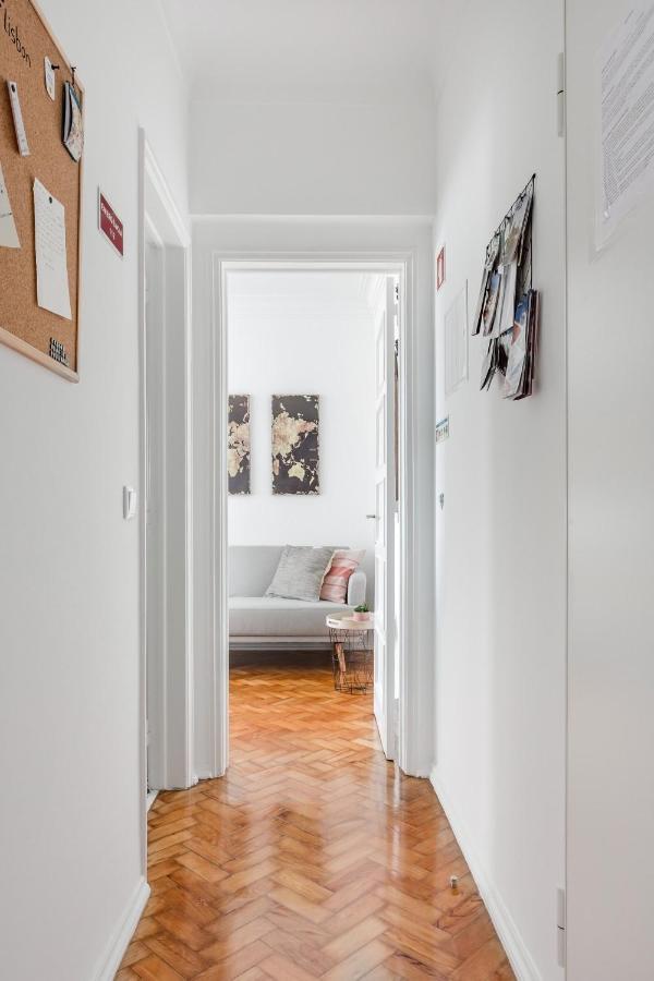 Stroll To Coffee Shops Near A Renovated Hillside Apartment In Graca Lissabon Exterior foto