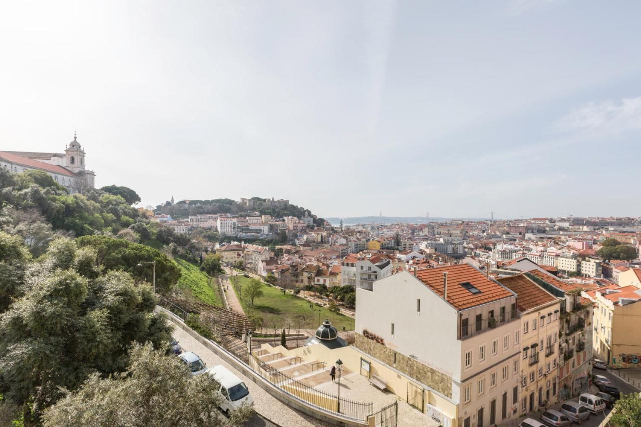Stroll To Coffee Shops Near A Renovated Hillside Apartment In Graca Lissabon Exterior foto