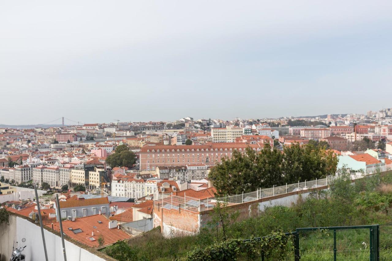 Stroll To Coffee Shops Near A Renovated Hillside Apartment In Graca Lissabon Exterior foto