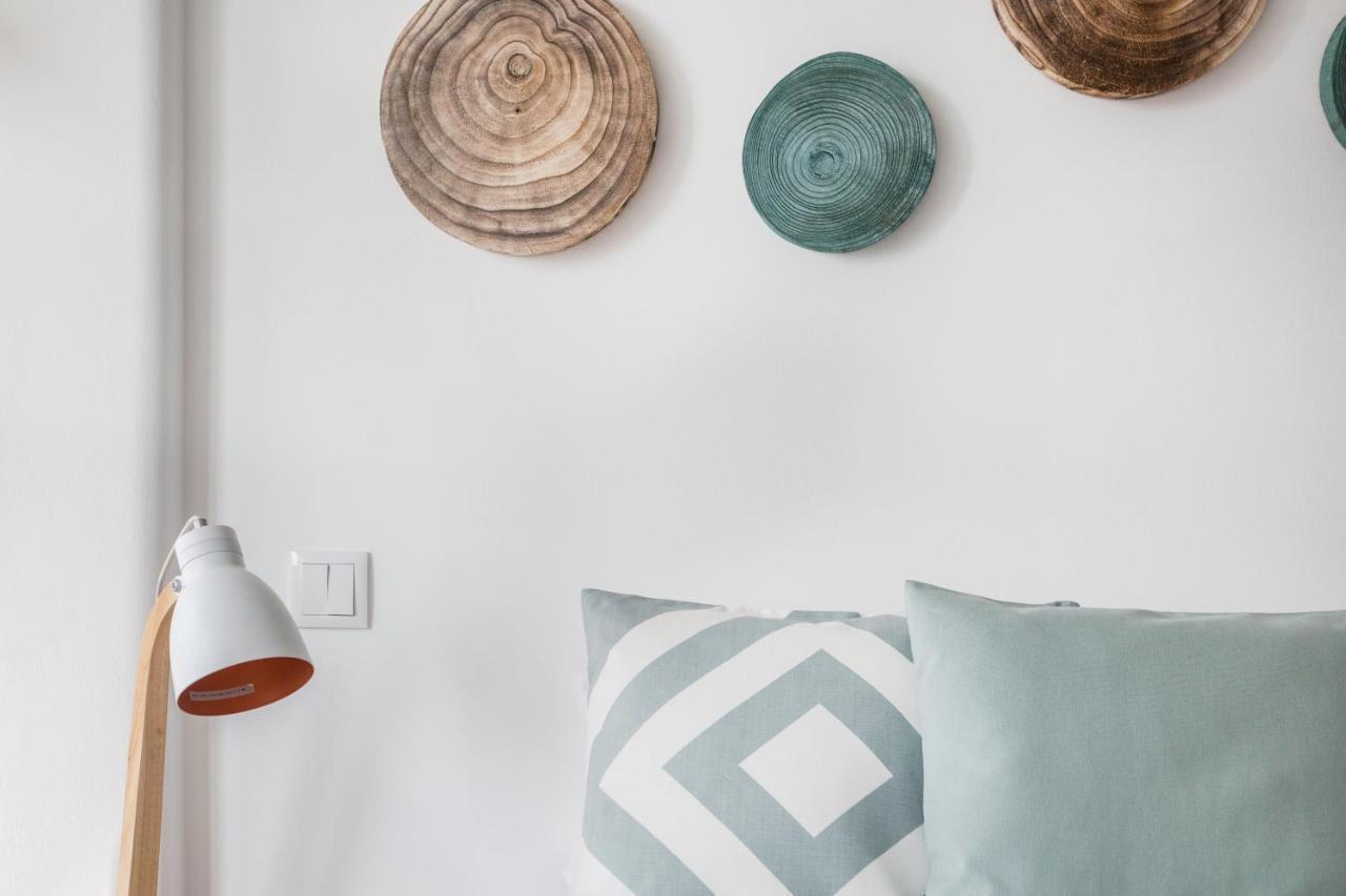 Stroll To Coffee Shops Near A Renovated Hillside Apartment In Graca Lissabon Exterior foto