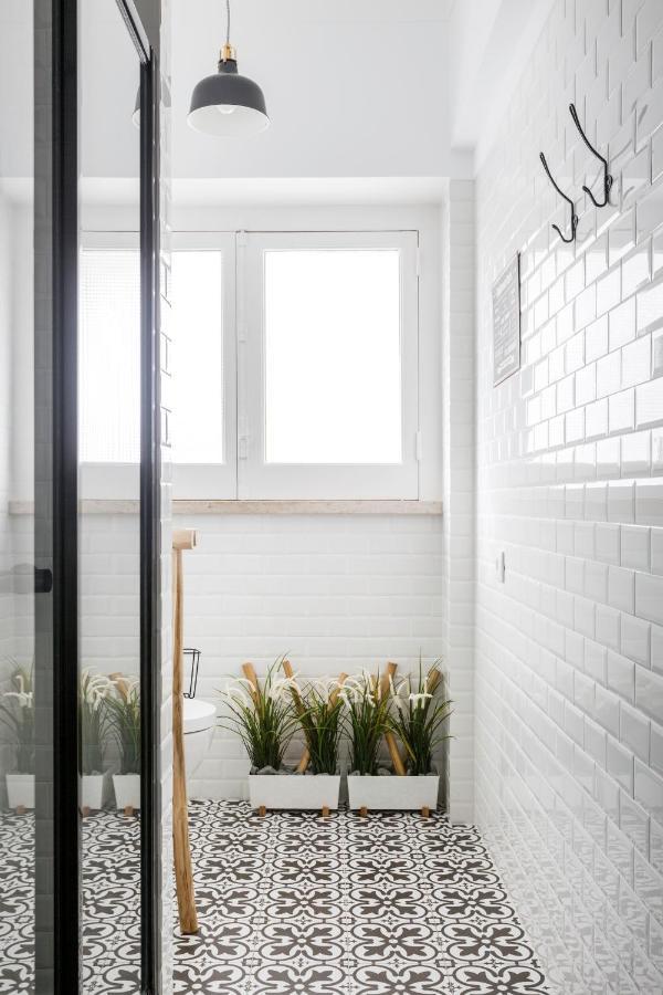 Stroll To Coffee Shops Near A Renovated Hillside Apartment In Graca Lissabon Exterior foto
