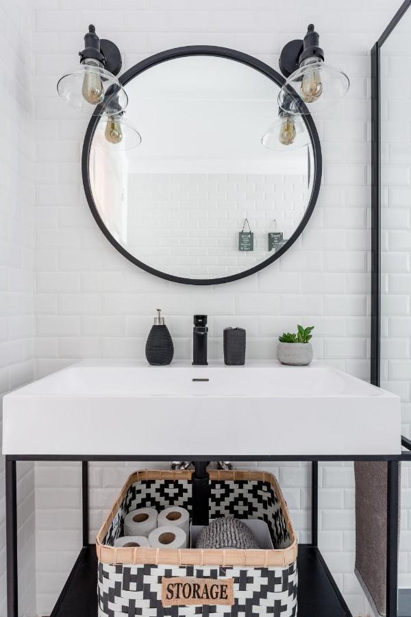 Stroll To Coffee Shops Near A Renovated Hillside Apartment In Graca Lissabon Exterior foto