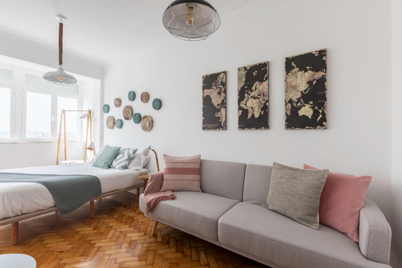 Stroll To Coffee Shops Near A Renovated Hillside Apartment In Graca Lissabon Exterior foto